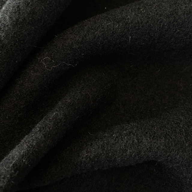 060522381-710