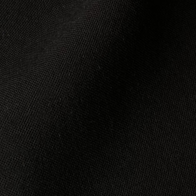 KOSULJAR VIS CHALIS BLACK širine 1.4 m, gramaže 123 g/m2. Lagana I lepršava viskozna tkanina sa lepim padom za kosulje, haljine, bluze.