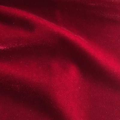PLIS S LUX RED širine 1.5 m, gramaže 279 g/m2. Pliš najkavlitetnija tkanina kogu odlikuje intezivan sjaj ,mekan opip i rastegljivost.