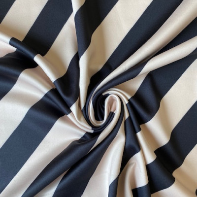 SCUBA S DGT PRT DSN # DIAGONAL STRIPE # ALABASTER BLACK