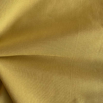 KOSULJAR VIS SILKY VOILE GOLDEN ROD širine 1.5 m, gramaže 83 g/m2. Lagana, viskozna tkanina sa lepim padom i svilenkastim opipom.