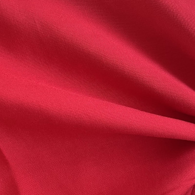 KOSULJAR VIS SILKY VOILE RED MARLBORO širine 1.5 m, gramaže 83 g/m2. Lagana, viskozna tkanina sa lepim padom i svilenkastim opipom.