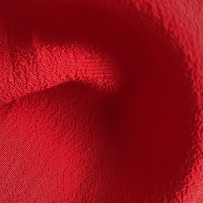 KOSULJAR VIS MORROCO VOILE RED MARLBORO širine 1.3 m, gramaže 145 g/m2. Lagana viskozna tkanina sa crinckle efektom, sezona proleće leto.