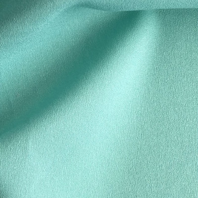 KOSULJAR S CREP MUSLIN POOL BLUE širine 1.6 m, gramaže 77 g/m2. Lagana i prozirna tkanina sa krepastim opipom za bluze, košulje, haljine.