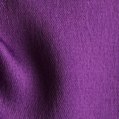 KEPER FRANCE SATEN GRAPE JUICE širine 1.5 m, gramaže 225 g/m2. Elegantna, satenizirana tkanina sa likrom za svečane komplete, pantalone, haljine.