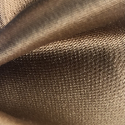 KEPER L FRANCE SATEN BROWN SUGAR širine 1.5 m, gramaže 229 g/m2. Elegantna, satenizirana tkanina sa likrom za svečane komplete, pantalone, haljine.