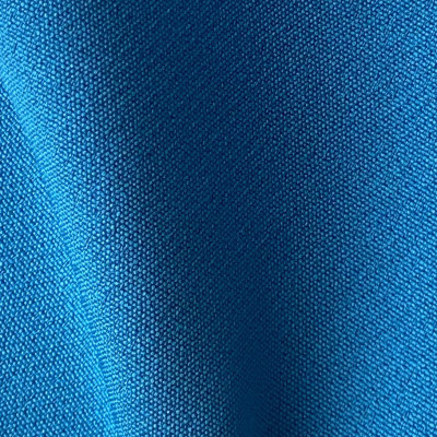 STOF P FINE TWILL LUX SAXONY BLUE širine 1.5 m, gramaže 201 g/m2. Univerzalna poliesterska tkanina sa twill tkanjem, lepim padom, mekana na dodir. 