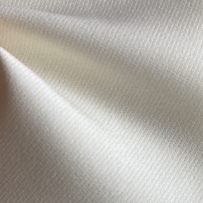 STOF P FINE TWILL LUX OFF WHITE širine 1.5 m, gramaže 201 g/m2. Univerzalna poliesterska tkanina sa twill tkanjem, lepim padom, mekana na dodir. 