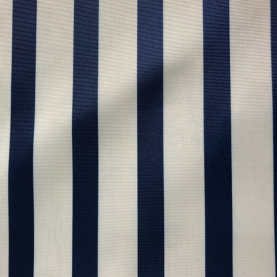 RAINCOAT S DGT PRT DSN # STR # WHITE OFF TWIL BLUE