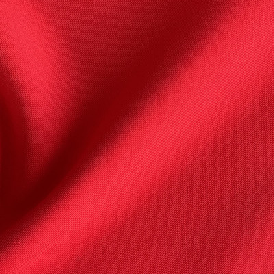 STOF V PRADA RED MARLBORO širine 1.5 m, gramaže 212 g/m2. Univerzalni viskozni štof, mekan I prijatan, za odela, sakoe, pantalone, kombinezone, suknje.