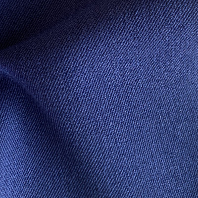 STOF V SOLID MEDIEVAL BLUE širine 1.5 m, gramaže 284 g/m2. Viskozni štof, mekan I prijatan, za odela, sakoe, pantalone, kombinezone, suknje.