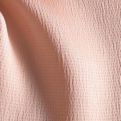 KOSULJAR S BUBBLE SHINY EVENING SAND širine 1.5 m, gramaže 113 g/m2. Satenizirani košuljarac sa teksturom, elegantan za šivenje haljina, bluzi, suknji.