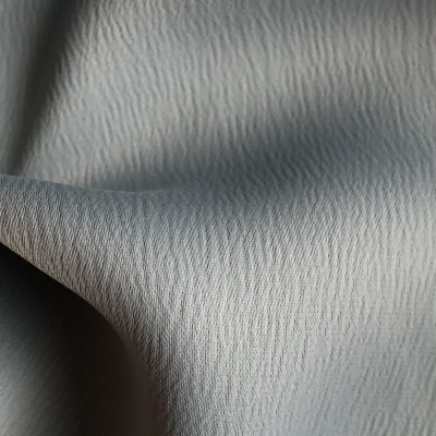 KOSULJAR S SATEN LUX OLIVE GRAY širine 1.5 m, gramaže 181 g/m2. Elegantan satenizirani košuljarac sa reljefastom teksturom,za haljine, bluze.