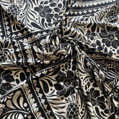 KOSULJAR S SATEN HANA DGT PRT DSN # SCARF # BLACK WHITE OFF