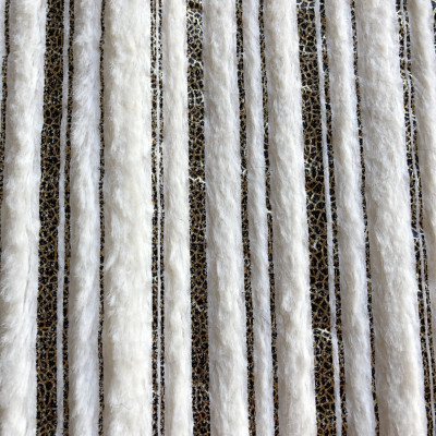 KRZNO TEDDY FOIL PRT ANIMAL LINE OFF WHITE širine 1.6 m, gramaže 259.5 g/m2. Krzno od veštačke dlake sa foilom i printom,sezona Jesen Zima.