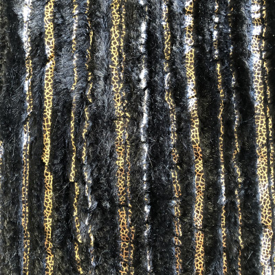 KRZNO TEDDY FOIL PRT ANIMAL LINE BLACK širine 1.6 m, gramaže 259.5 g/m2. Krzno od veštačke dlake sa foilom i printom,sezona Jesen Zima.