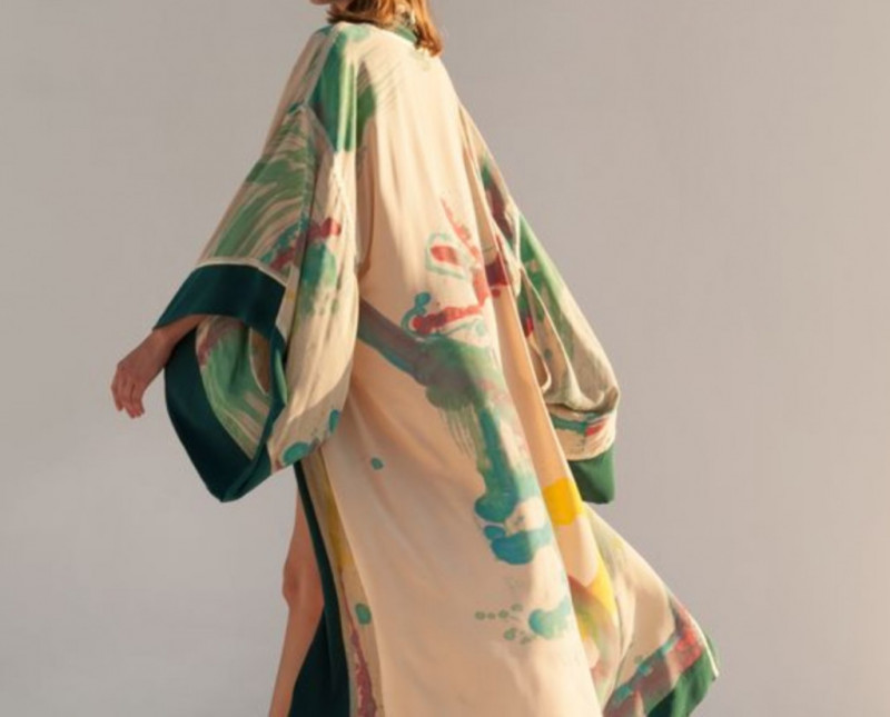 Kimono haljina univerzalan modni izbor