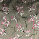 06012179-15744 - KOSULJAR S ANDREA PRT S FLOWERS OLIVE širine 1.5 m, gramaže 96 g/m2. Elegantan satenizirani košuljarac sa printom, za haljine, bluze.