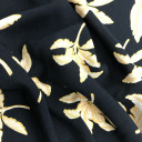 06022118-14235 - KOSULJAR VIS CHALIS PRT LEAVES BLACK WHITE širine 1.4 m, gramaže 125 g/m2. Viskozni košuljarac sa printom, lagan i lepršav, za haljine, košulje.